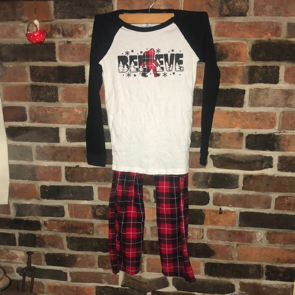 Size 10 Christmas pajamas